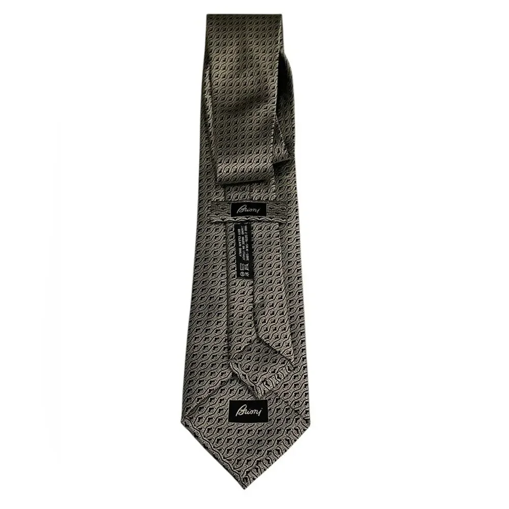 Brioni Sophisticated Black and Gray Patterned Tie